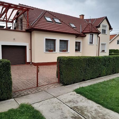Karika Vendégház Hajdúszoboszló Extérieur photo